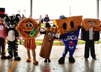 Presentan en COBACH stand publicitarios y botargas como parte del Proyecto de Microempresas 2025