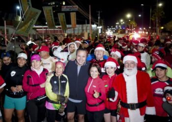 Participa Toño Astiazarán en Trote Navideño