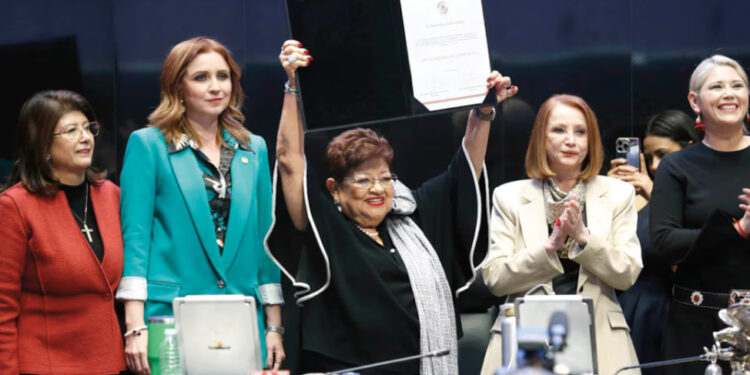 Inicia era en FGR con Ernestina Godoy: ni persecución política ni impunidad, ofrece