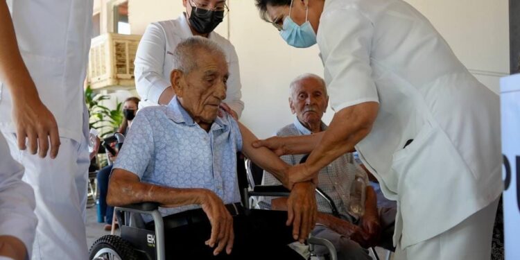 Invita Secretaría de Salud a reforzar la vacunación contra el Covid-19 en esta temporada invernal