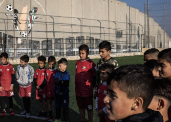 Israel planea demoler campo de futbol, “salvavidas y refugio” de niños palestinos en Aida
