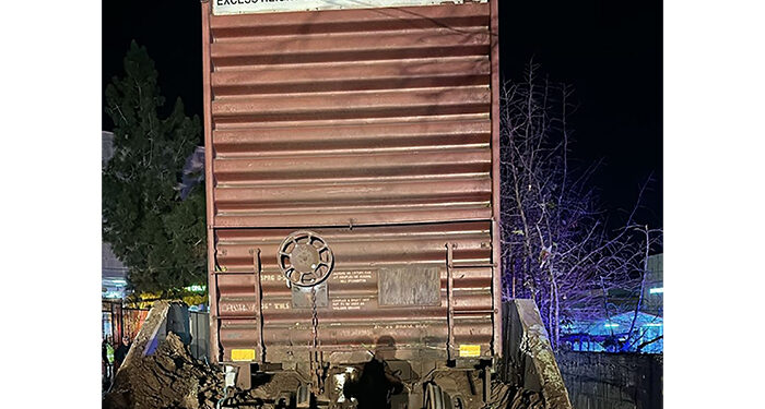 Se descarrila vagón de tren y se impacta en muro en Nogales
