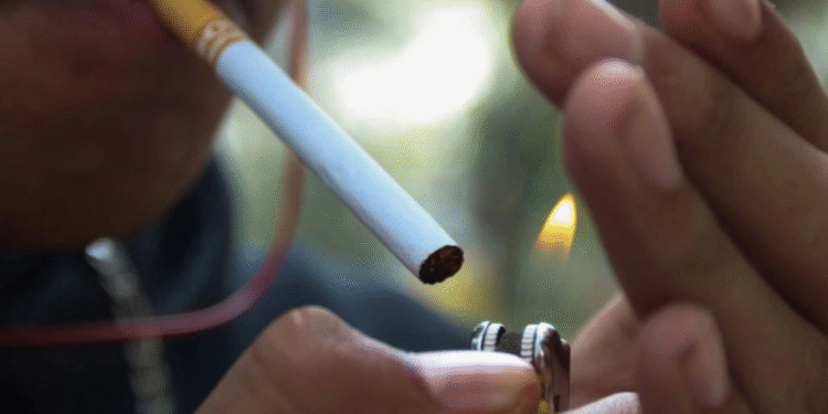 Suben hasta 20% cigarros y refrescos por entrada de impuestos saludables