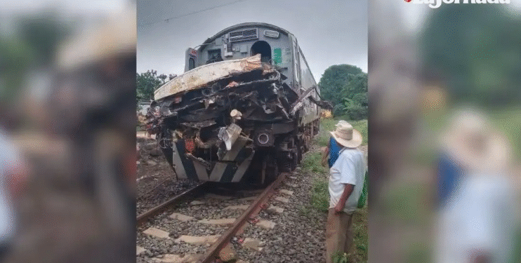 Tren Interoceánico chocó con tráiler en cruce ferroviario de Chiapas