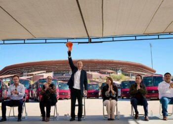 Gobernador Durazo entrega unidades para un transporte público más seguro y moderno, sin aumento a tarifas