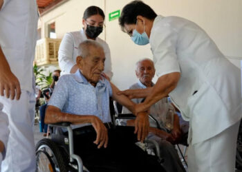 Invitan a reforzar la vacunación contra el Covid-19 en esta temporada invernal