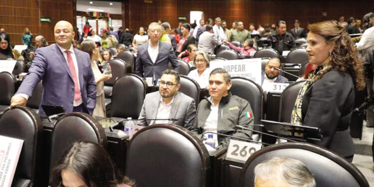 Avalan prohibir vapeadores entre alertas de que abre vía para el mercado negro