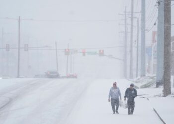 EU: Tormenta invernal deja más de 10 mil vuelos cancelados y casi un millón de personas sin electricidad