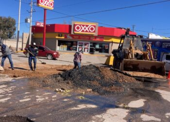 Realizan trabajos en la red de drenaje sanitario