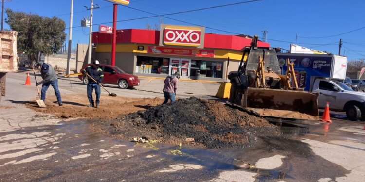 Realizan trabajos en la red de drenaje sanitario