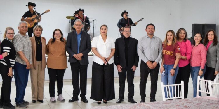 FESTEJA AYUNTAMIENTO A RECOLECTORES DE BASURA, PERSONAL DE SERVICIOS GENERALES Y AUXILIARES DE INTENDENCIA EN SU DÍA
