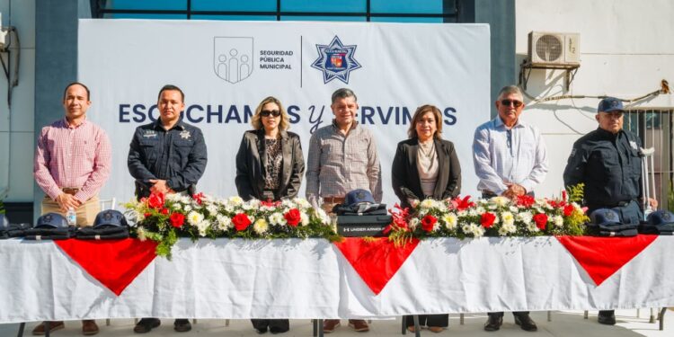 Conmemora Gobierno de Huatabampo el Día del Policía con entrega de uniformes, ascensos y homenaje a elementos caídos