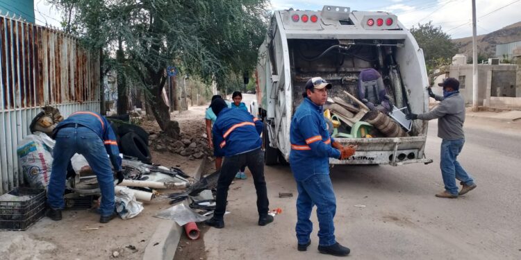 Realiza Ayuntamiento jornada de descacharre en la colonia Laura Alicia Frías