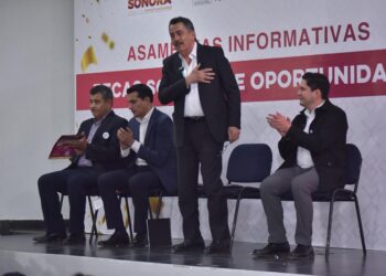 CONVIVE JAVIER LAMARQUE CON AUTORIDADES UNIVERSITARIAS EN ASAMBLEA INFORMATIVA DEL PROGRAMA BECAS SONORA
