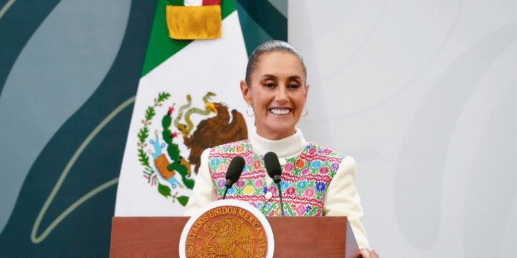 Destaca Sheinbaum aumento del 154% al salario mínimo y pide opinión en Instagram sobre indicadores