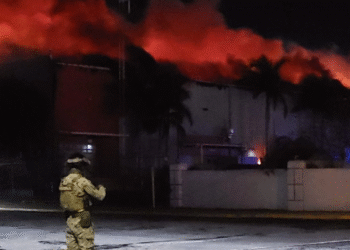 Murieron 3 bomberos en incendio de maquiladora en Matamoros