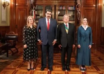 LÓPEZ OBRADOR CLAMA POR MADURO ANTE TRUMP, A QUIEN LE NIEGA UN ABRAZO