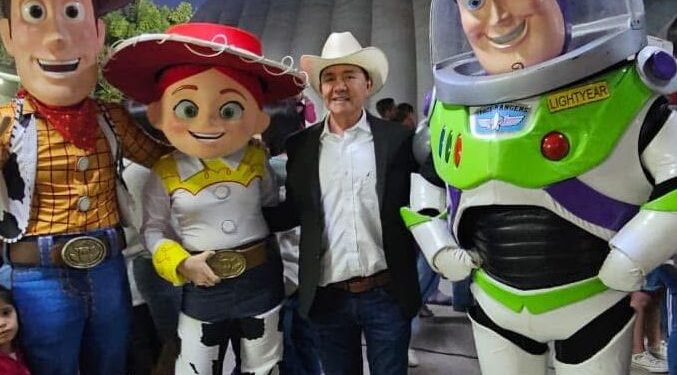 Diputado Raúl Castelo Montaño invita al Planetario Mágico del Pueblo en Tobarito