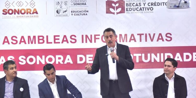 CONVIVE JAVIER LAMARQUE CON AUTORIDADES UNIVERSITARIAS EN ASAMBLEA INFORMATIVA DEL PROGRAMA BECAS SONORA