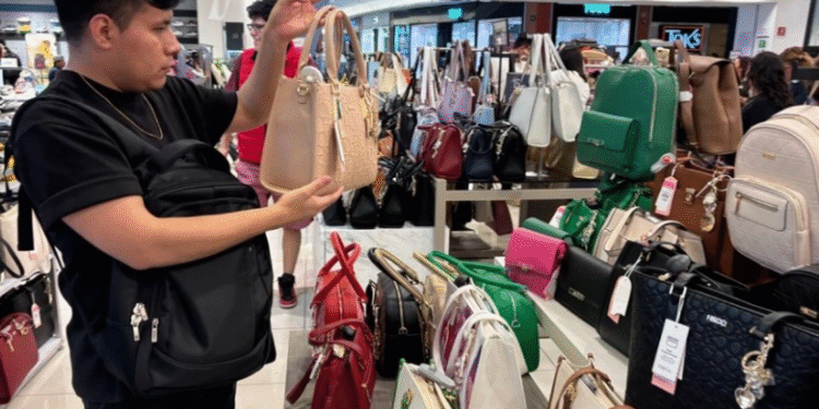Disminuyó 2.4 puntos la confianza del consumidor mexicano en diciembre: Inegi