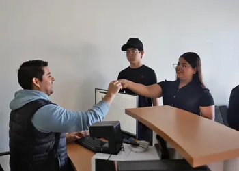 Atienden centros de credencialización los sábados