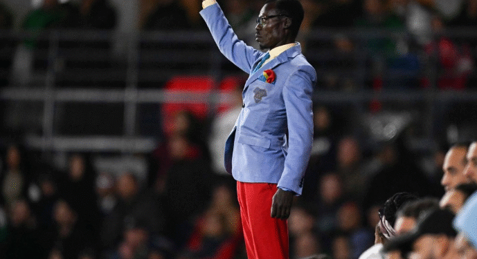 En la Copa Africana de Naciones aficionado imita a Lumumba, símbolo contra el colonialismo