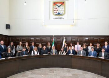 Da voz Toño Astiazarán a jóvenes hermosillenses a través de la tercera generación del Cabildo Juvenil