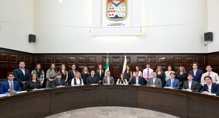 Da voz Toño Astiazarán a jóvenes hermosillenses a través de la tercera generación del Cabildo Juvenil