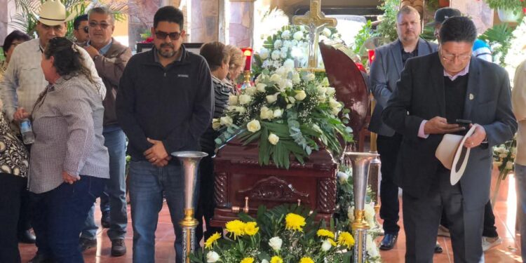Despiden al alcalde de Bácum, Serge Enríquez Tolano, en la comunidad de Campo 60.