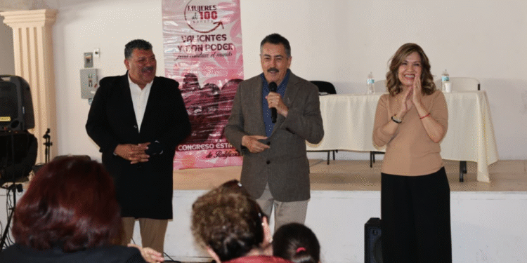 ATIENDE JAVIER LAMARQUE A EMPRESARIOS DE IMURIS MAGDALENA Y SANTANA