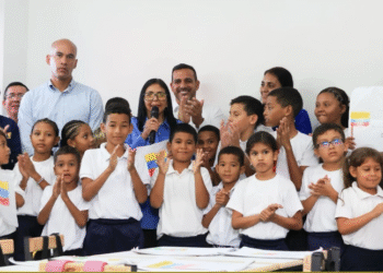 Delcy Rodríguez: en Venezuela hay una presidenta encargada y en EU un mandatario rehén