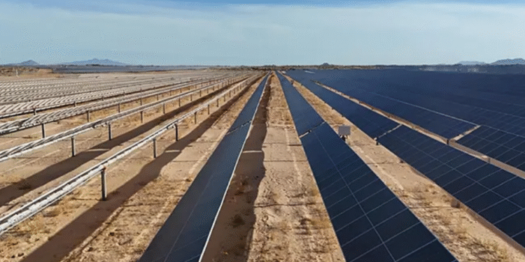Beneficiarán 250 mil hogares con energía solar