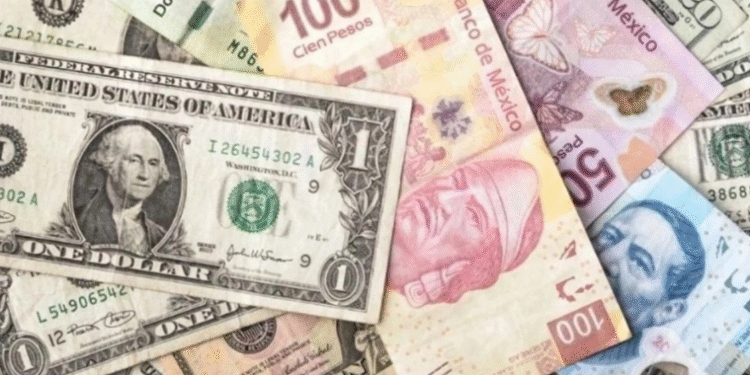 Peso abre con apreciación; cotiza en 17.91 por dólar