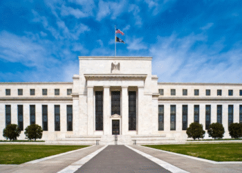 Esperan señales de la Fed; el peso mexicano saca ventaja de la debilidad del dólar