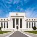 Esperan señales de la Fed; el peso mexicano saca ventaja de la debilidad del dólar