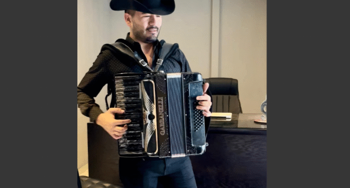 Fallece el cantante Óscar Alvarado tras ataque armado.