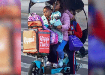 Tienen alumnos frío regreso a clases; acuden hasta con triple capa de ropa