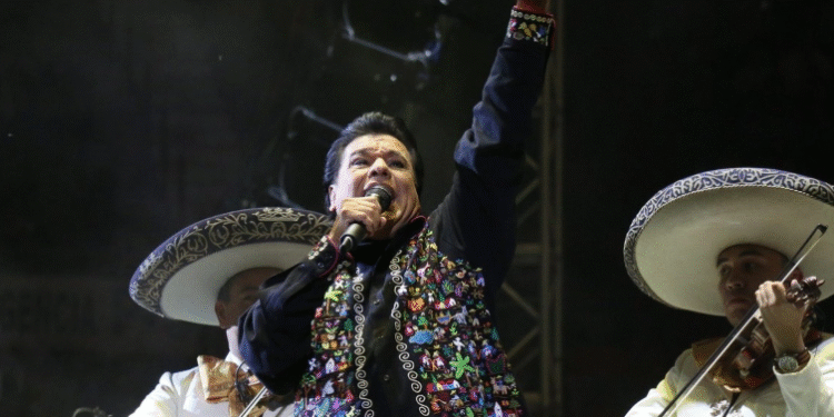 Alistan homenajes a Juan Gabriel por su décimo aniversario luctuoso