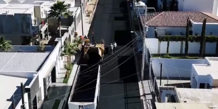 Entrega “El Cubano” pavimentación de la calle Cerro Prieto en la colonia Agronómica