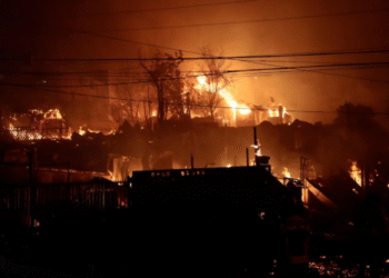 Incendios sin control arrasan poblados en Chile: 18 muertos