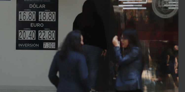 Mercados financieros con tono positivo; el peso extiende ganancias frente al dólar, a 17.87