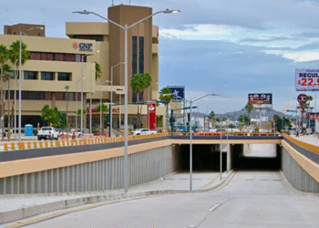 Invita Toño Astiazarán a pintar mural en paso a desnivel
