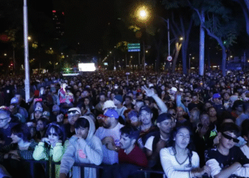 Con música electrónica, cerca de 250 mil capitalinos reciben el 2026 en Paseo de la Reforma