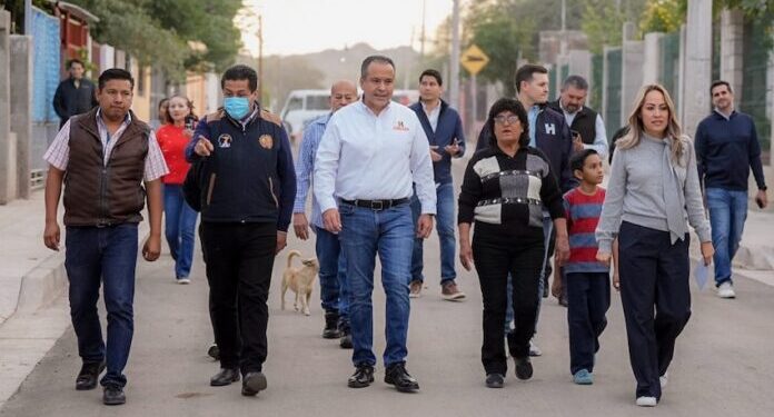 Entrega Toño Astiazarán pavimentación en Calle 12 de la colonia Nueva Esperanza