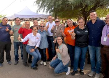 Ejerce Toño Astiazarán su voto en presupuesto CRECES, junto a familias de Real del Llano