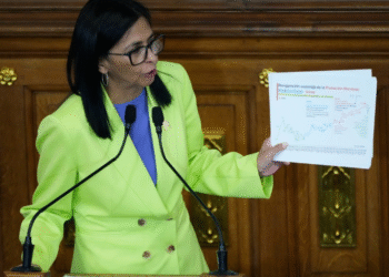 Director de la CIA se reúne con Delcy Rodríguez en Caracas