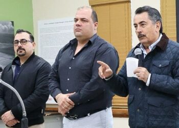 EN AUDIENCIA DEL PUEBLO LLAMA JAVIER LAMARQUE A LA TOMA DE CONCIENCIA PARA MANTENER UNA CIUDAD MÁS LIMPIA Y NO TIRAR BASURA EN LA VÍA PÚBLICA