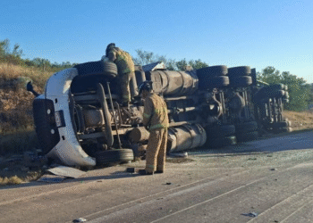 VUELCA TRAILER EN LA CARRETERA SANTA ANA- ALTAR Y SE PRESENTA RAPIÑA.
