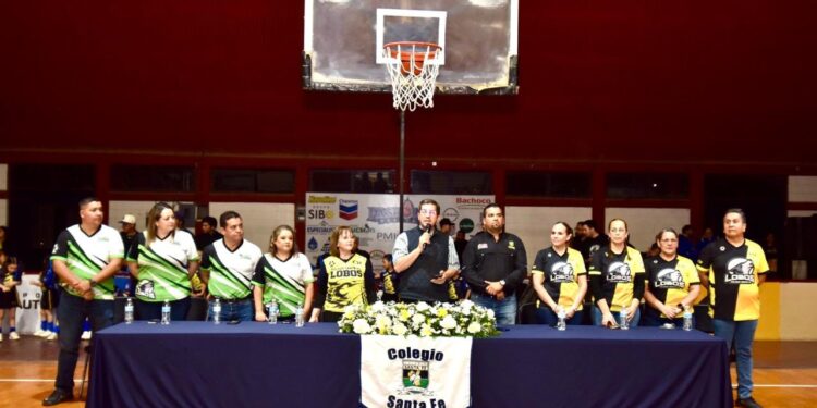 El presidente  Elías Retes  inaugura  la 22ª edición de la tradicional Copa Santa Fe.