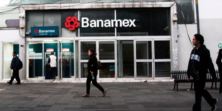 S&P: sin impacto la calificación de riesgo de crédito de Banamex por venta de acciones